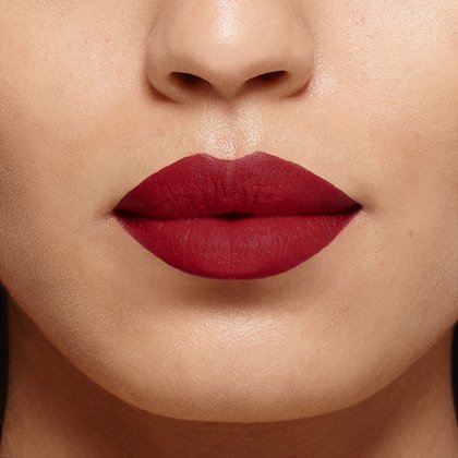Tono Le Plum Dominant en labios