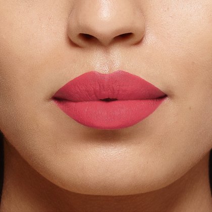 Tono Le Rose Activist en labios