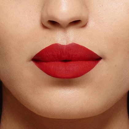 Tono Le Rouge Avant Garde en labios